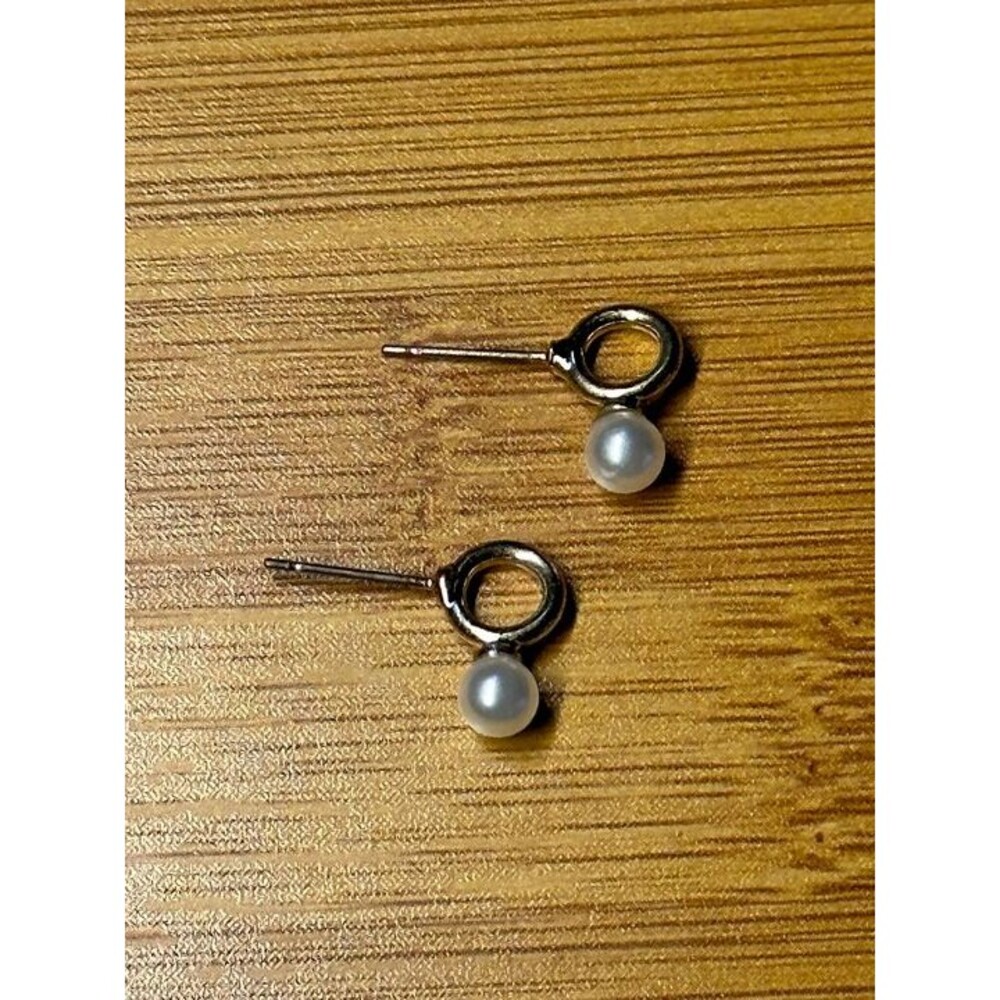 dainty gunmetal circle post earrings with faux pearl drop minimalist jewelry nwt